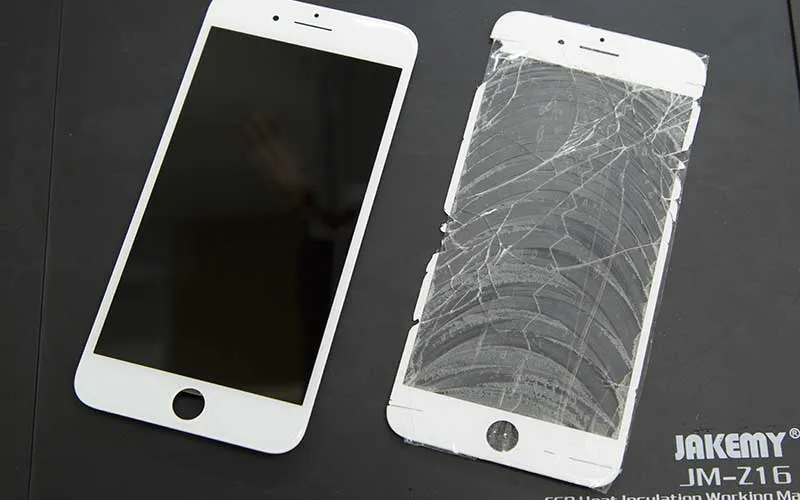 Замена стекла дисплея Айфона — достаточно тонкая процедура