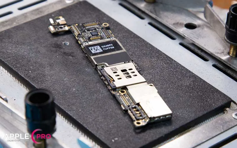 Демонтаж микросхемы и зачистка контактной площадки