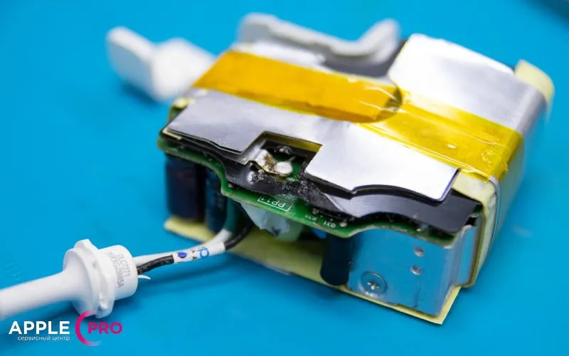 Фиксируем элементы блока питания