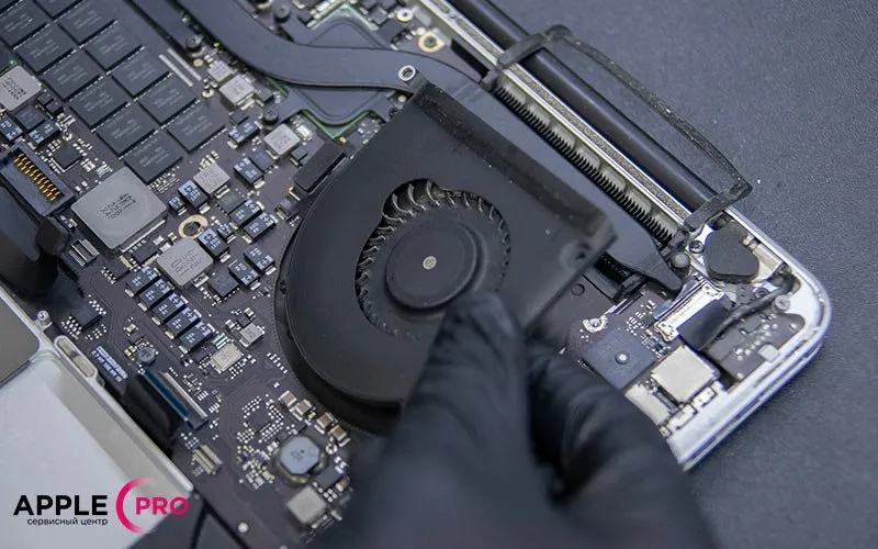 Отсоединяем и извлекаем второй вентилятор