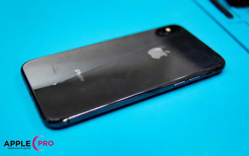 Было разбито стекло задней панели