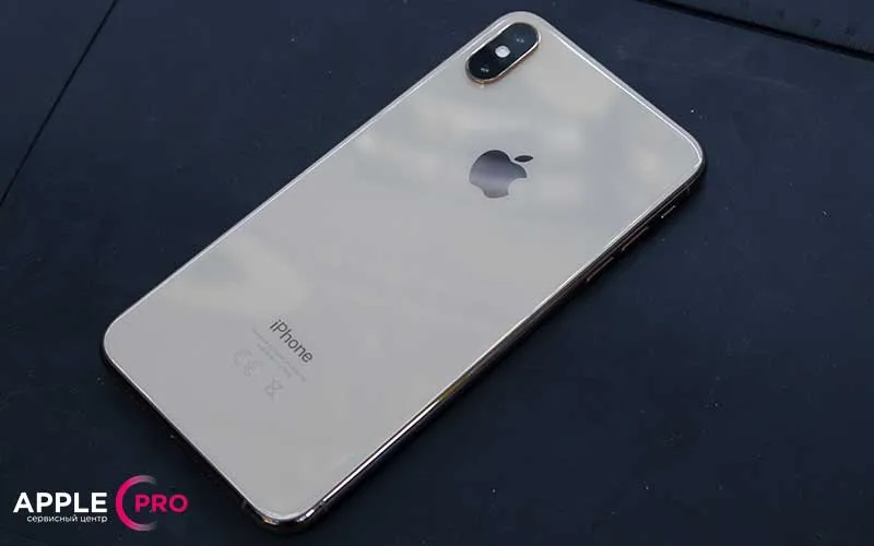 Поклейка нового заднего стекла Айфона