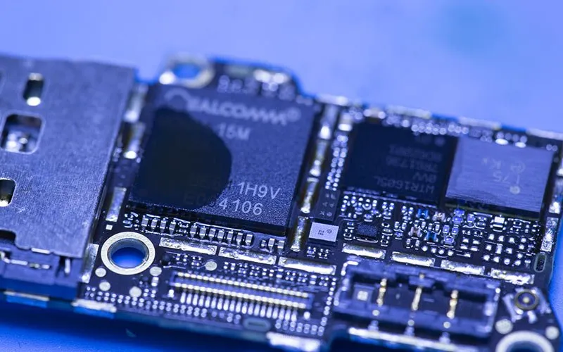 Для точной установки неисправности наш специалист проводит бесплатную диагностику Айфона, которая призвана подтвердить поломку модема