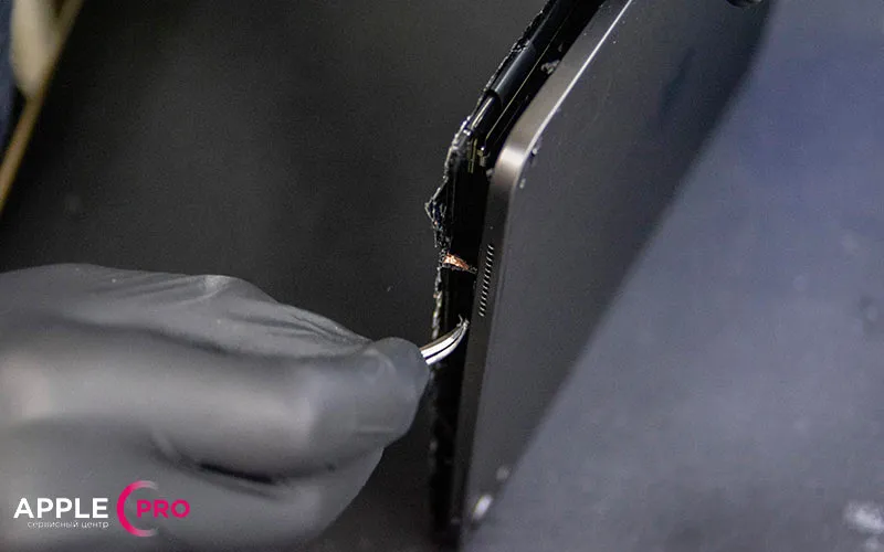 Теперь можно аккуратно открывать iPad Pro 11