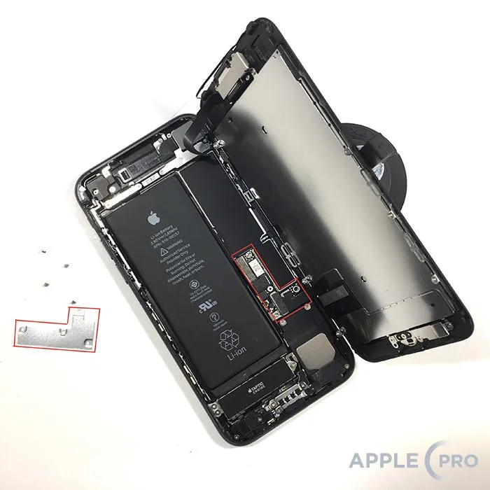 iPhone 7 не хватает держателя шлейфа акб и дисплея
