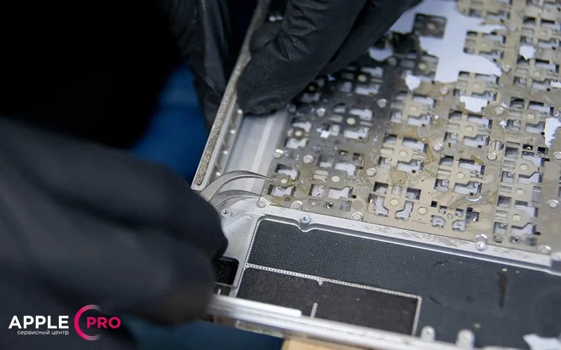 Приступаем к извлечению клавиатуры