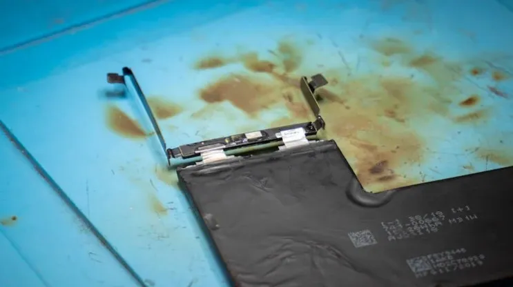 Можно ли менять аккумулятор iPhone без перепайки контроллера - фото 3