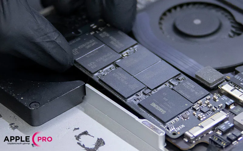 Отсоединение периферийных устройств и SSD