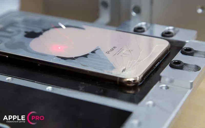 Удаление старого стекла и клея проводится с помощью промышленного лазера