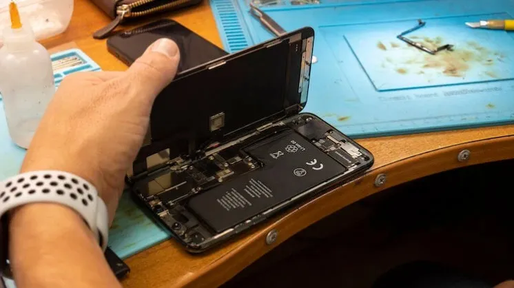 Можно ли менять аккумулятор iPhone без перепайки контроллера - фото 2