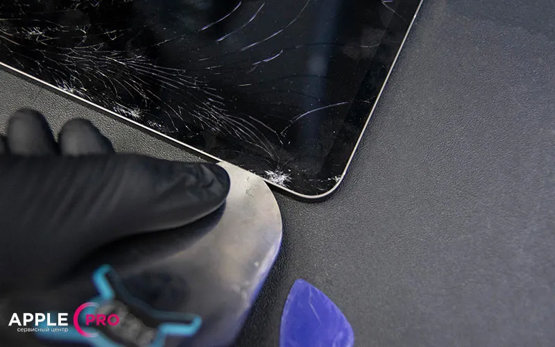 Демонтаж разбитого стекла iPad Pro 11