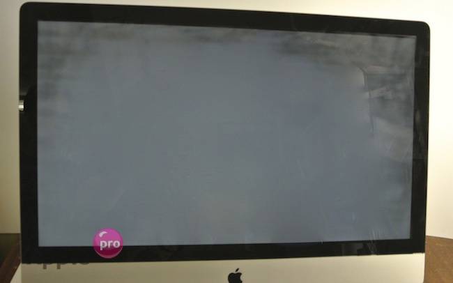 Темные пятна на экране iMac Темные пятна на экране iMac
