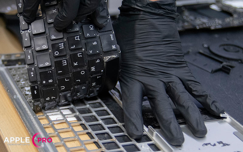 Приступаем к извлечению клавиатуры - фото 2